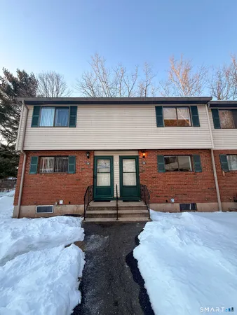 $2,100 | 39 Horton Hill Road, Unit 9B, Naugatuck, CT 06770