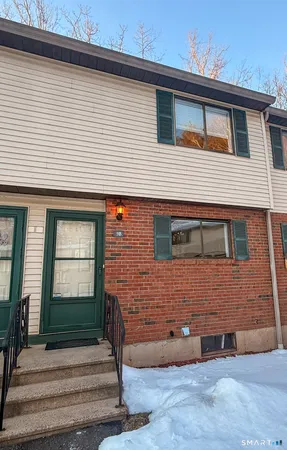 $2,100 | 39 Horton Hill Road, Unit 9B, Naugatuck, CT 06770