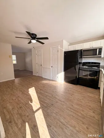 $2,100 | 39 Horton Hill Road, Unit 9B, Naugatuck, CT 06770