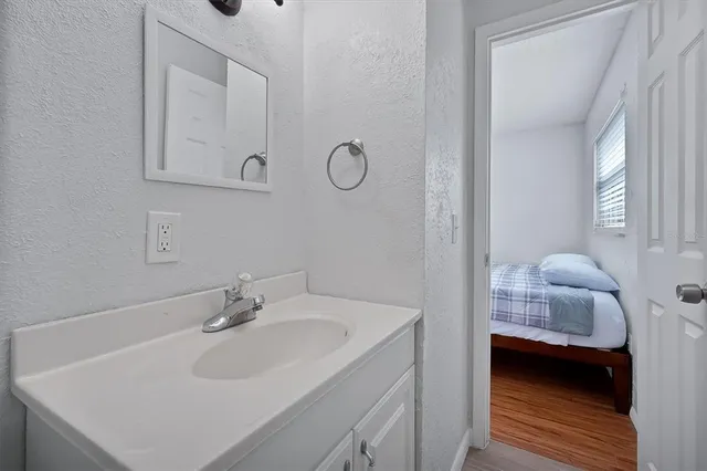 a en suite bathroom with a sink and a mirror