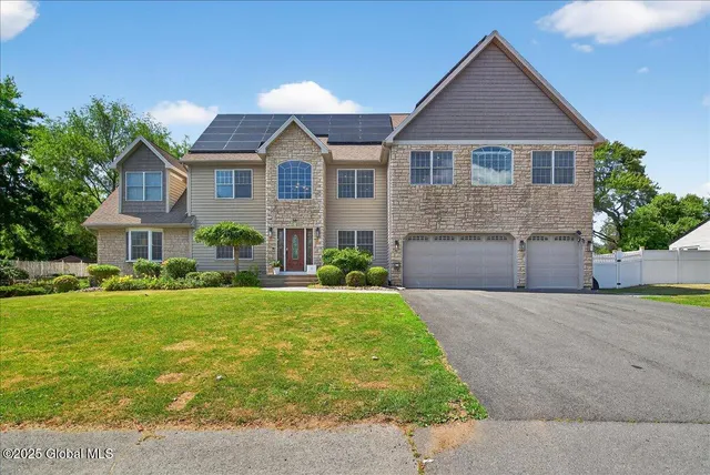 $959,000 | 10 Kimberly Street, Colonie, NY 12205