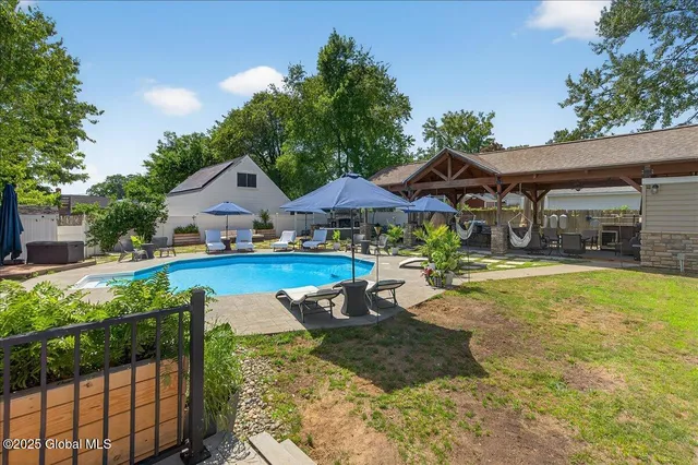 $959,000 | 10 Kimberly Street, Colonie, NY 12205