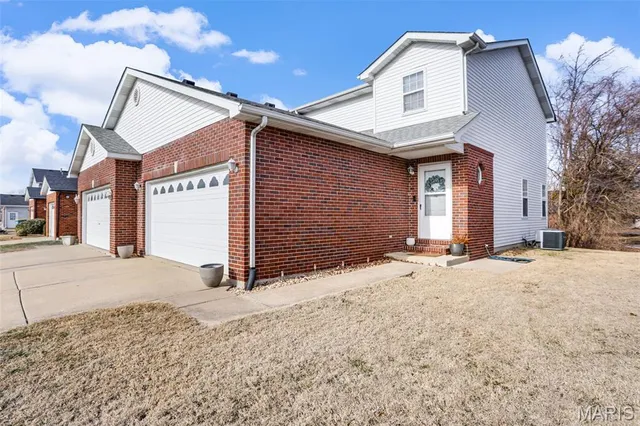 $475,000 | 709-711 Slippery Rock Drive, Edwardsville, IL 62025