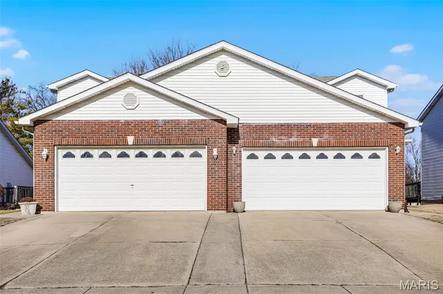 $475,000 | 709-711 Slippery Rock Drive, Edwardsville, IL 62025