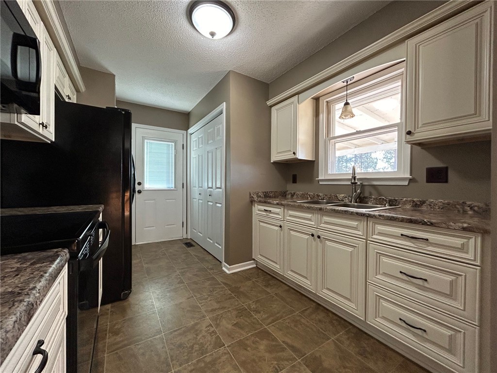 266 Hayes Road Pickens, SC 29671 - Photo 8 of 24