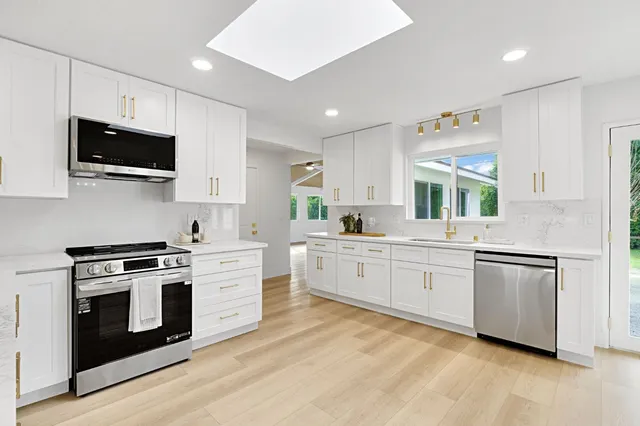 $645,000 | 5565 North Winchester Avenue, Fresno, CA 93704