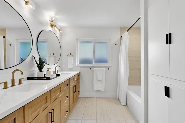 $645,000 | 5565 North Winchester Avenue, Fresno, CA 93704