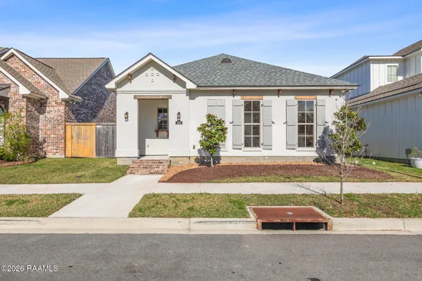 $295,000 | 109 Oak Village Drive, Scott, LA 70583