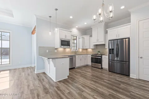 $295,000 | 109 Oak Village Drive, Scott, LA 70583