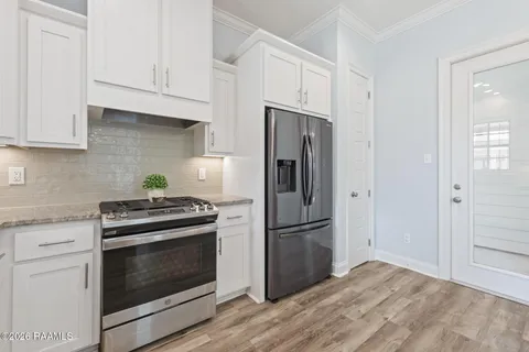$295,000 | 109 Oak Village Drive, Scott, LA 70583