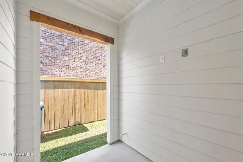 $295,000 | 109 Oak Village Drive, Scott, LA 70583