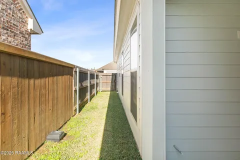 $295,000 | 109 Oak Village Drive, Scott, LA 70583