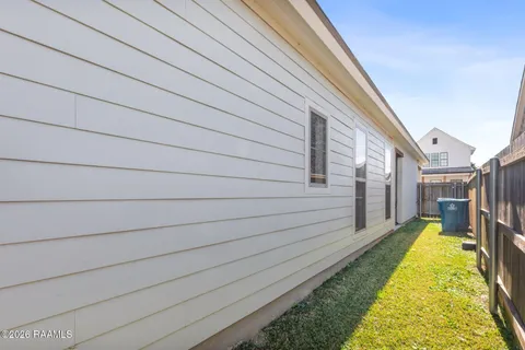 $295,000 | 109 Oak Village Drive, Scott, LA 70583