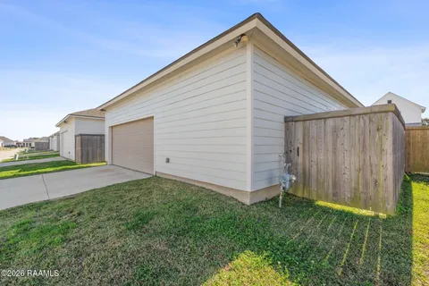 $295,000 | 109 Oak Village Drive, Scott, LA 70583