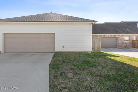 $295,000 | 109 Oak Village Drive, Scott, LA 70583