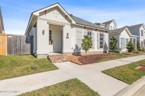 $295,000 | 109 Oak Village Drive, Scott, LA 70583