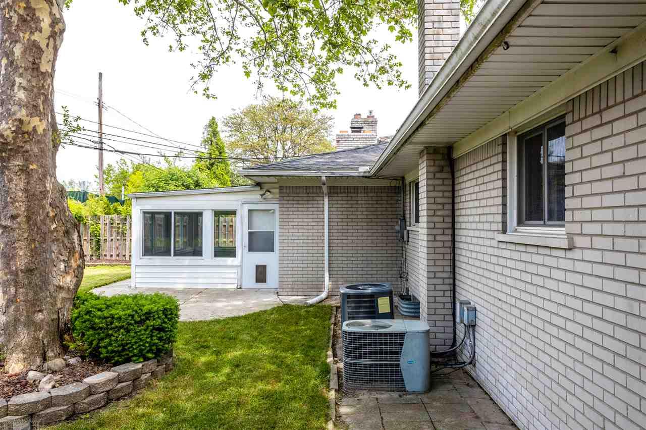 21737 River Road Grosse Pointe, MI 48236 - Photo 49 of 53 50025521-58.JPG