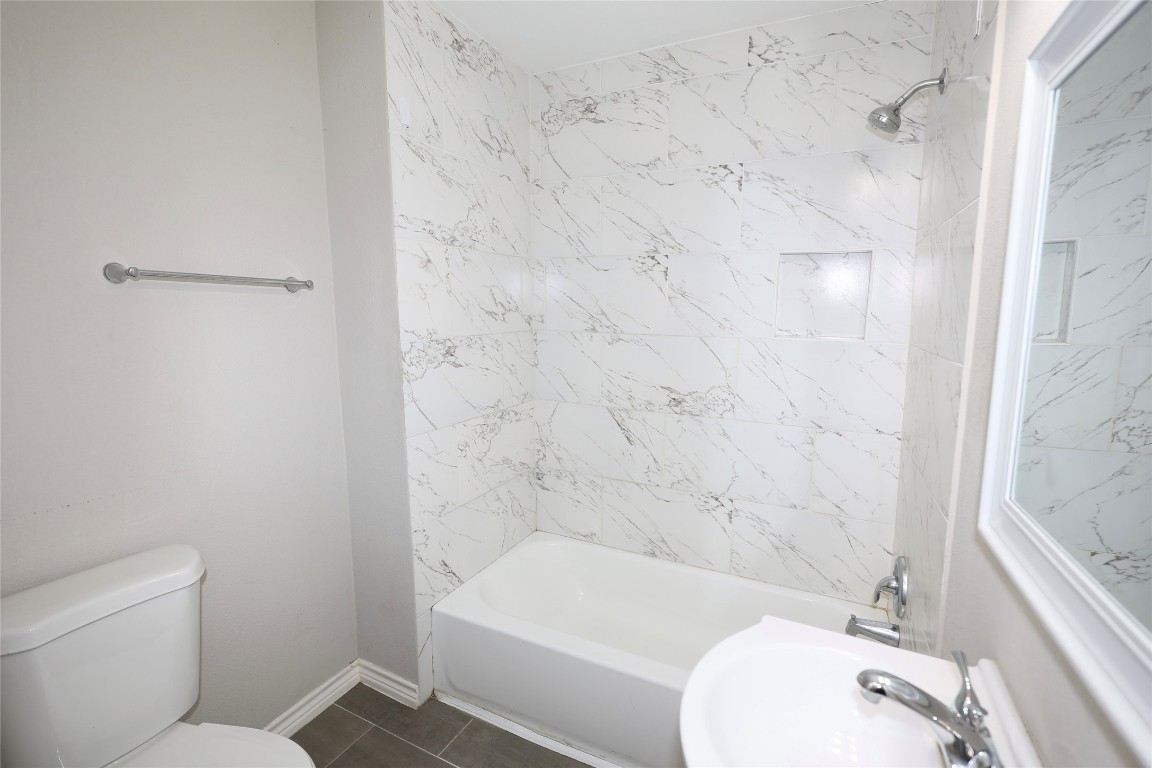 2220 Avenue L, Unit 110 Rosenberg, TX 77471 - Photo 10 of 10 Bathroom features a shower/tub combo
