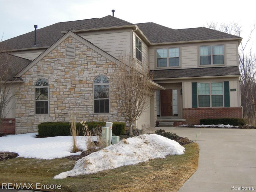 3822 Windingbrook Circle, Unit 8 Rochester Hills, MI 48309 - Photo 1 of 64