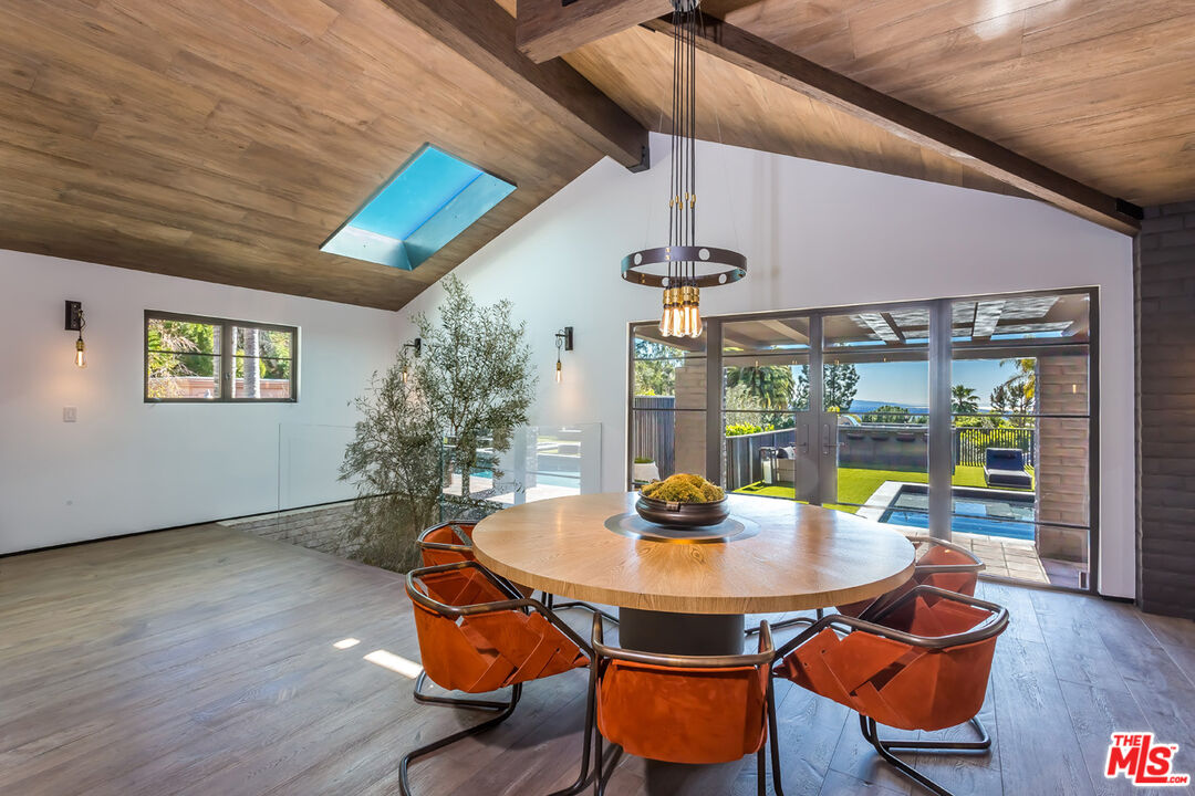 1707 Rising Glen Road Los Angeles, CA 90069 - Photo 18 of 54