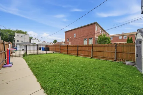 $400,000 | 832 West 36th Street, Unit 4, Chicago, IL 60609