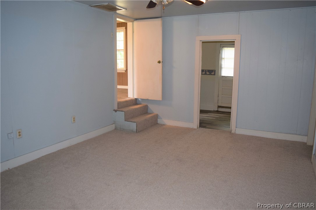 7089 Crewe Road Hayes, VA 23072 - Photo 9 of 12 Gallery Image 9