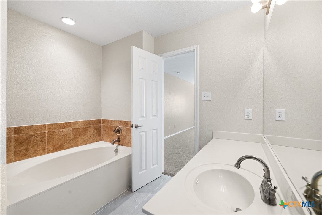 8420 Starview Street Temple, TX 76502 - Photo 22 of 36 a bathroom with a bathtub and a sink