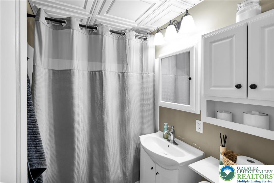 469 Birch Road Hellertown, PA 18055 - Photo 20 of 34