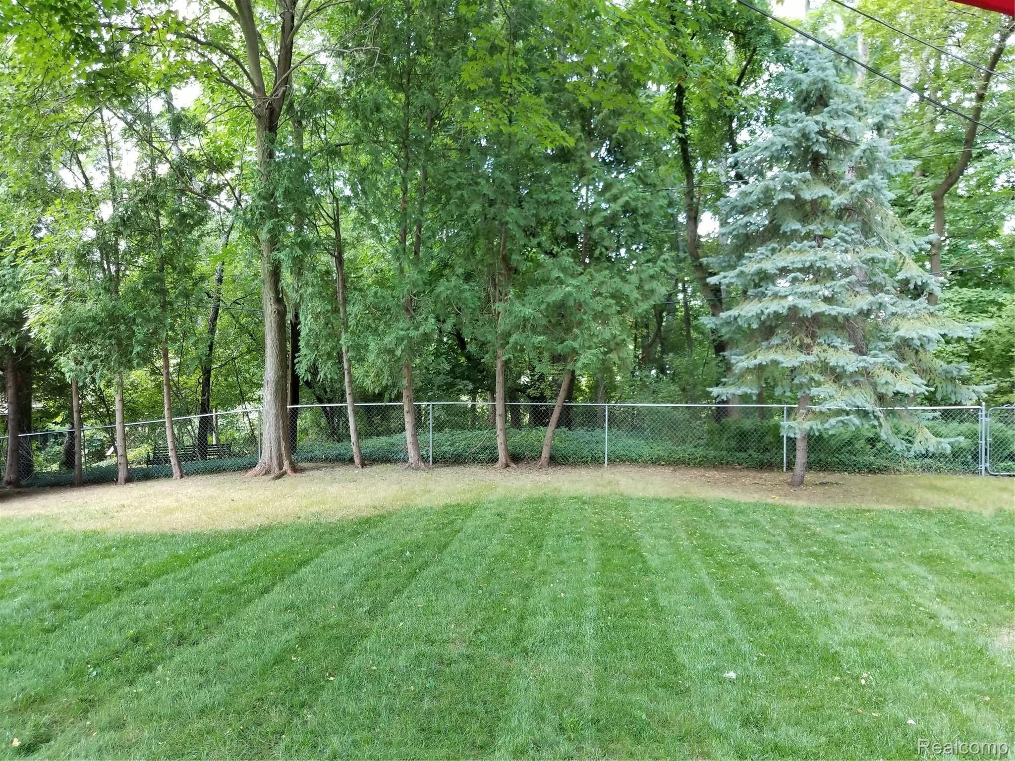 233 Wallace Way Howell, MI 48843 - Photo 56 of 64 20210803_154748.jpg