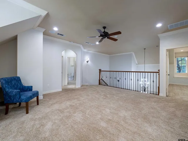 a view of livingroom with furniture and a ceiling fan