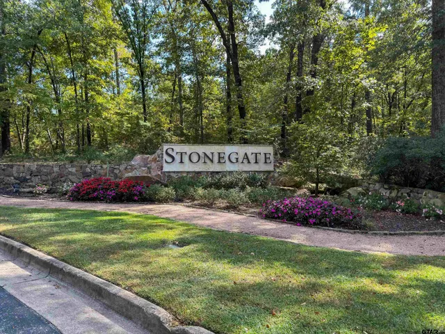 a sign that is sitting in the grass