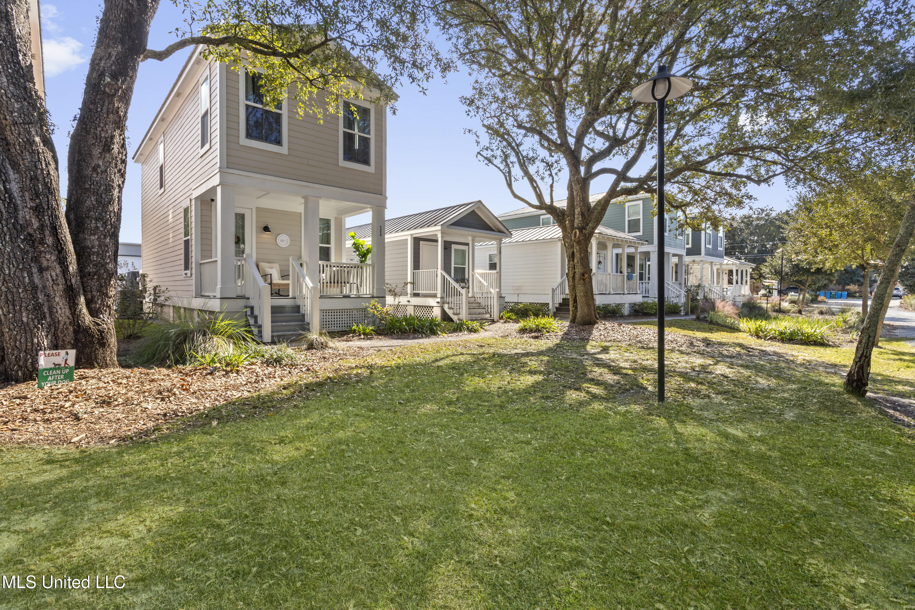 2207 Government Street, Unit 11 Ocean Springs, MS 39564 - Photo 2 of 28 0002