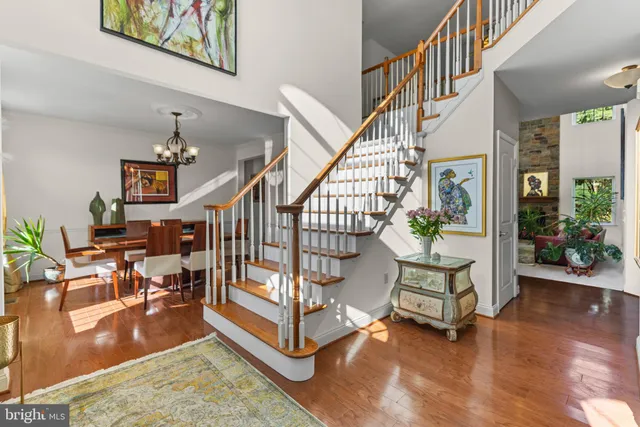 a view of entryway wih livingroom and hall