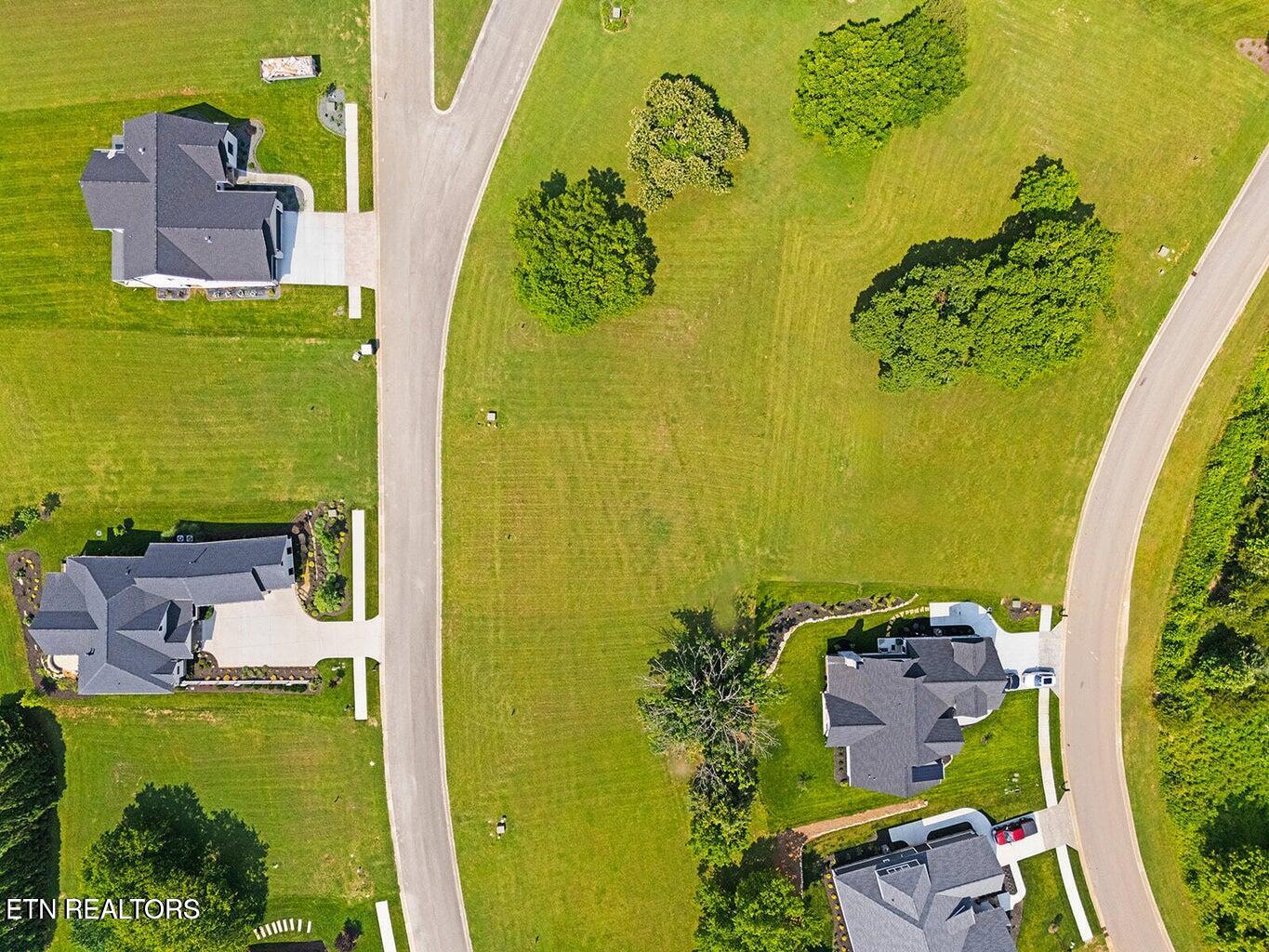 1740 Eagle Point Drive Loudon, TN 37774 - Photo 16 of 37 image