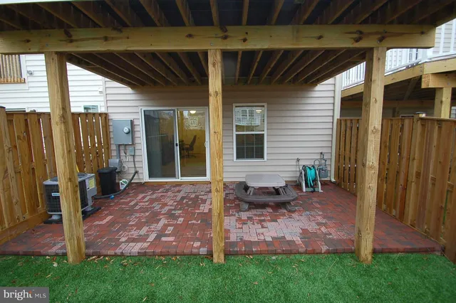 a view of outdoor space yard and porch