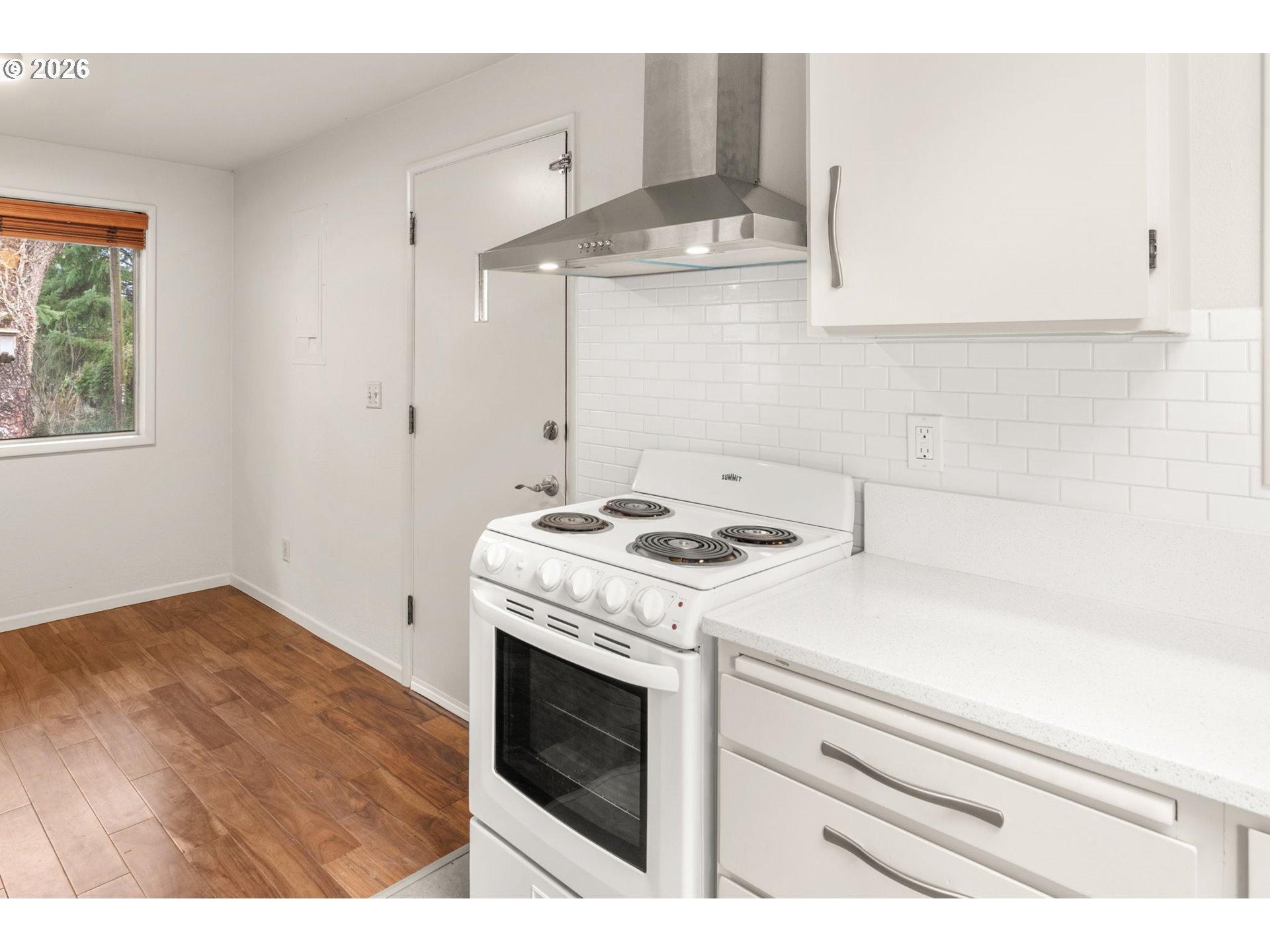 4222 Southwest Hume Street Portland, OR 97219 - Photo 15 of 46 Kitchen/Dining Room