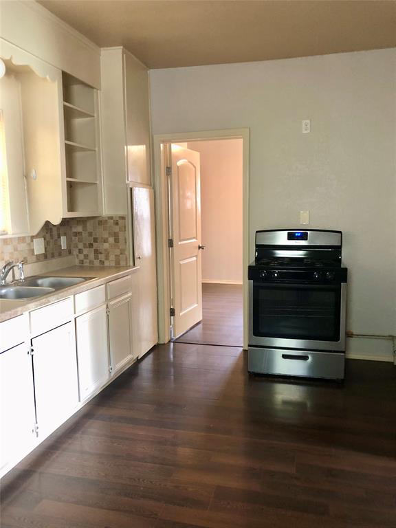 905 Isbell Road Fort Worth, TX 76114 - Photo 17 of 29 Gas stove