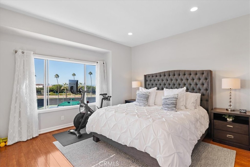 7 Centre Court Dana Point, CA 92629 - Photo 17 of 59 This is the current photo of the primary bedroom with curtains.