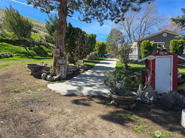 $295,000 | 710 Adobe Way, Selah, WA 98942