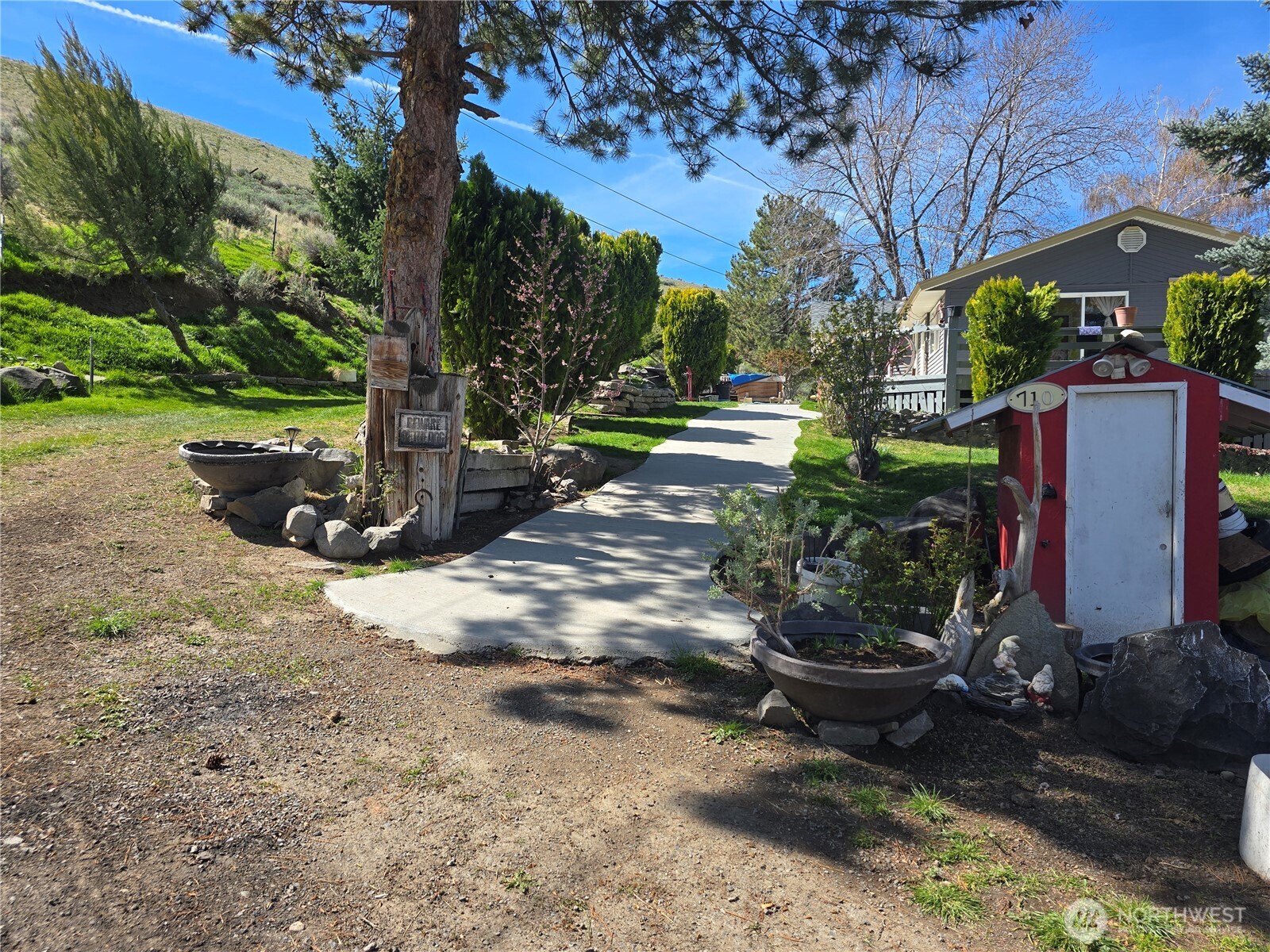 710 Adobe Way Selah, WA 98942 - Photo 1 of 24