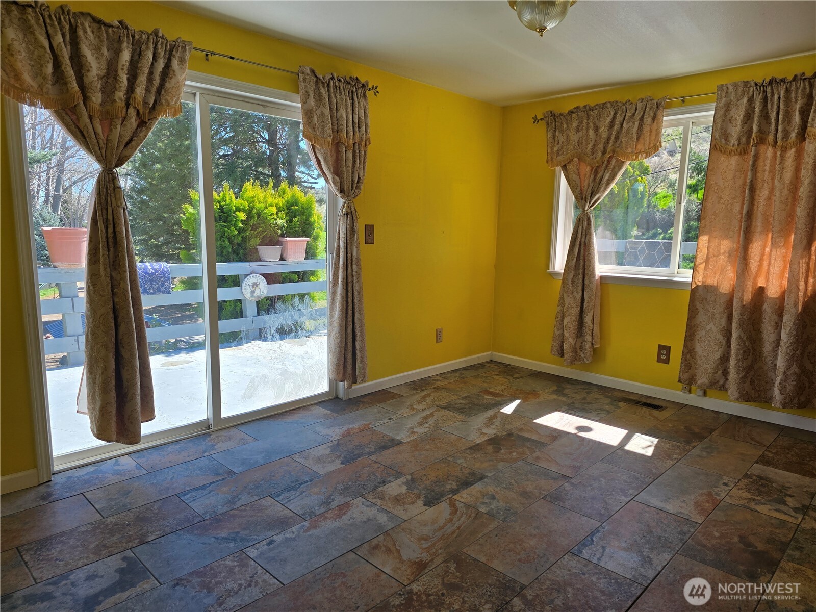 710 Adobe Way Selah, WA 98942 - Photo 13 of 24