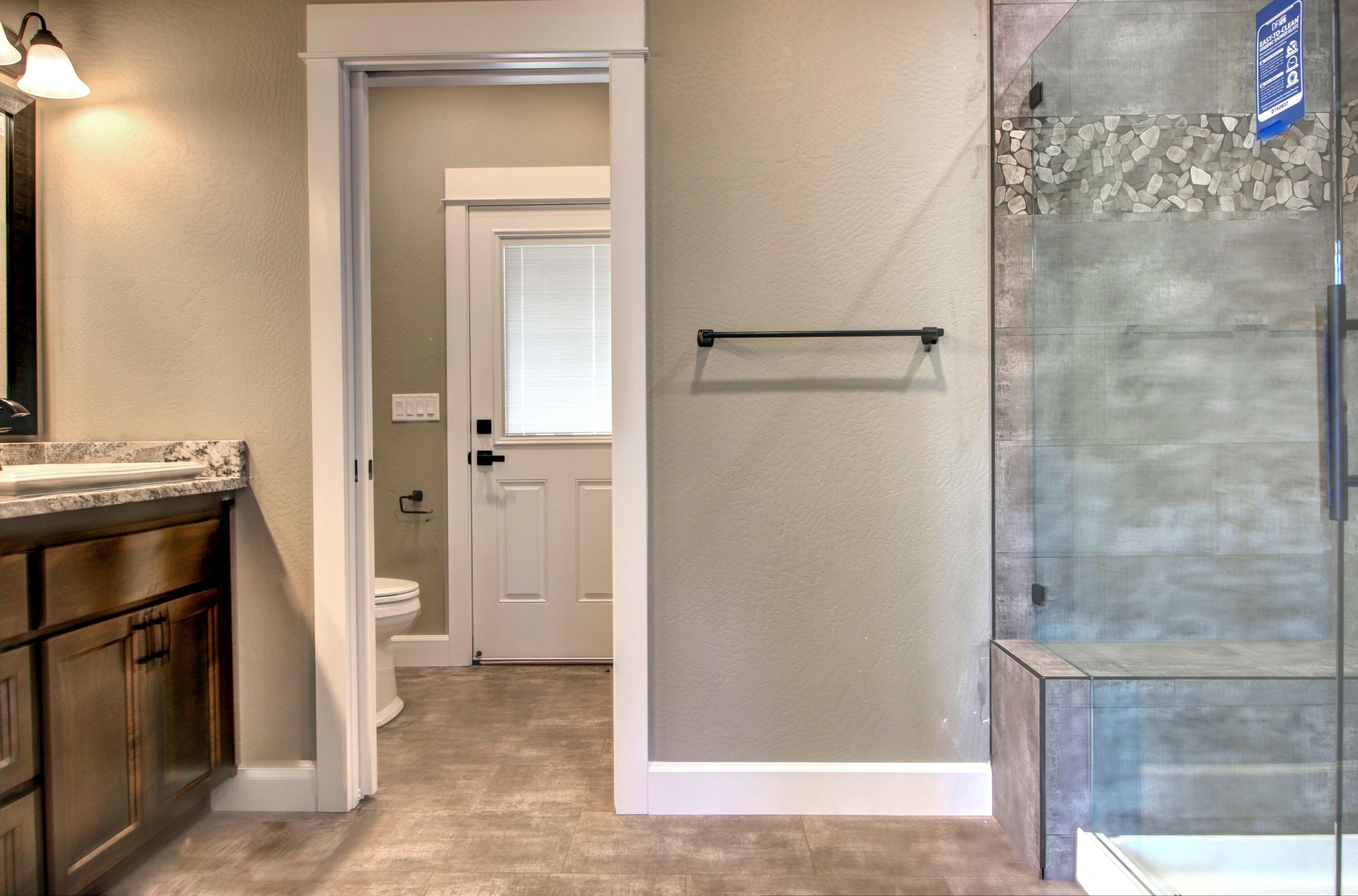 3217 Sams Valley Road White City, OR 97503 - Photo 27 of 40 a view of a bathroom from the hallway