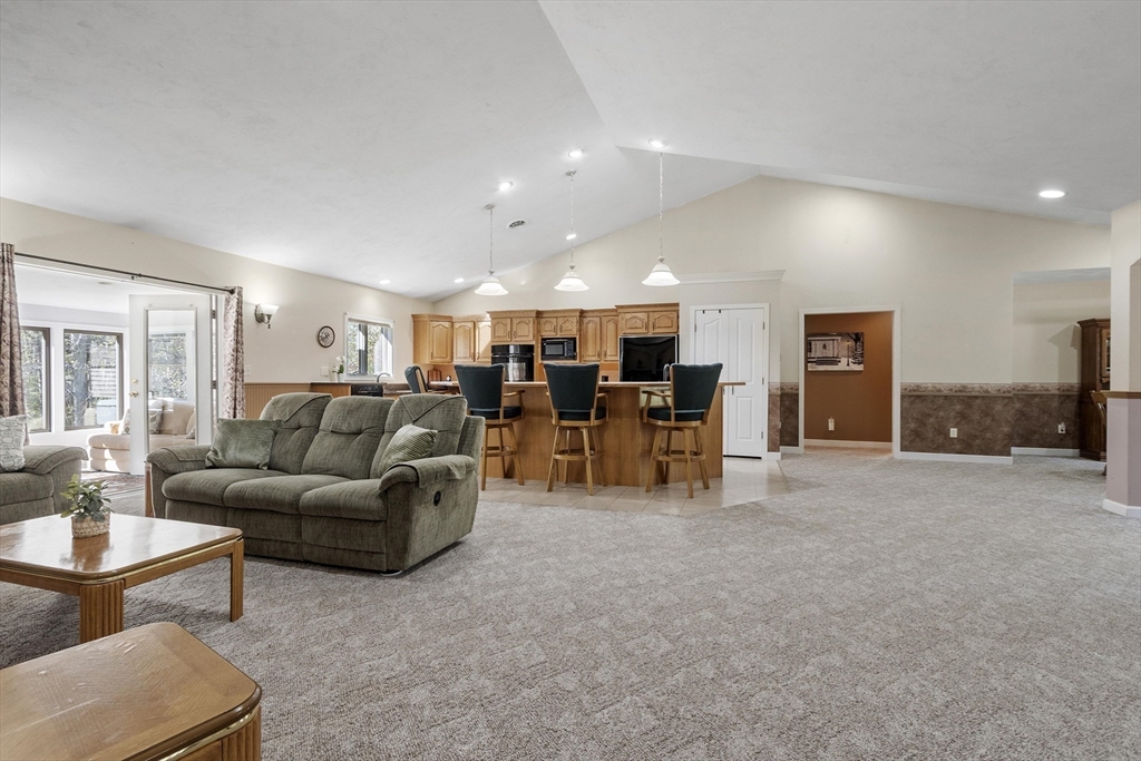 118 Willis Road Gardner, MA 01440 - Photo 8 of 42