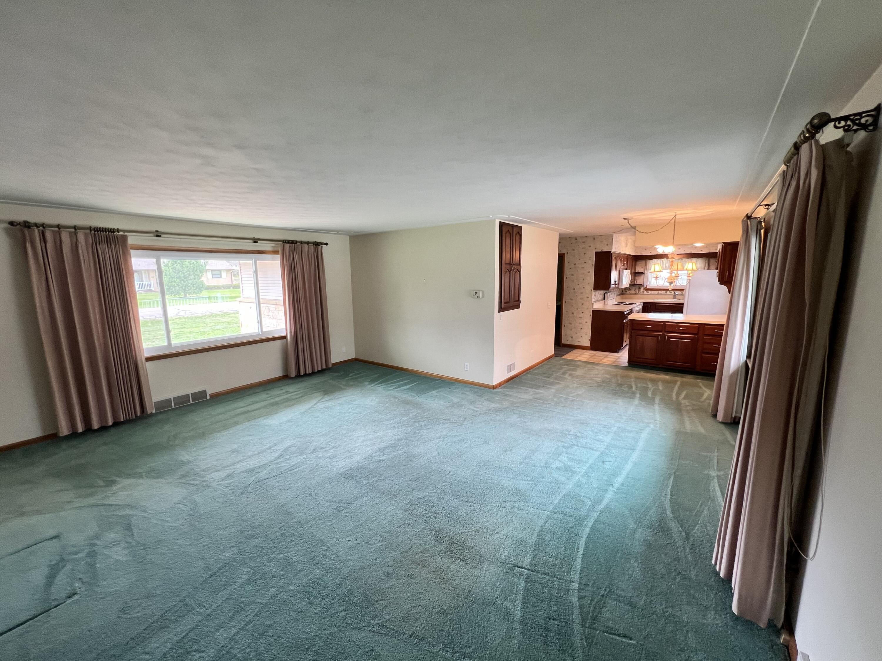 154 Fuller Road Battle Creek, MI 49015 - Photo 3 of 19 IMG_6772