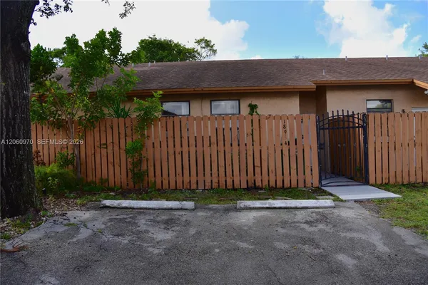 $3,200 | 18954 Northwest 67th Place, Unit 18954, Hialeah, FL 33015