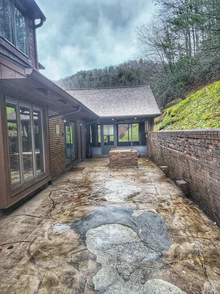 5225 Riverside Drive Raven, VA 24639 - Photo 8 of 46 Gallery Image 8