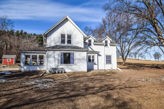 $710,000 | W532 County Road L, East Troy, WI 53120