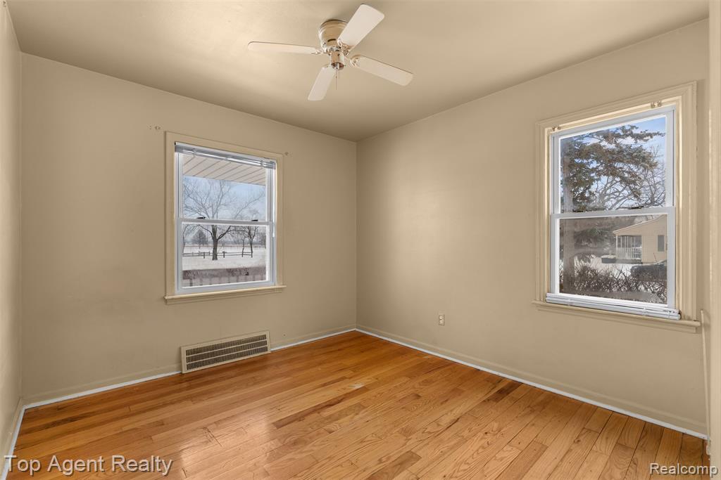 4948 Howe Road Wayne, MI 48184 - Photo 19 of 37