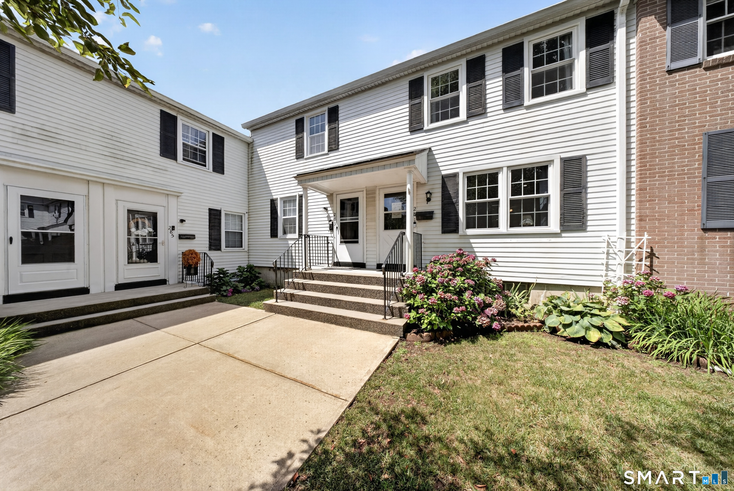 281 Sylvan Knoll Road Stamford, CT 06902 - Photo 2 of 30 Front entrance