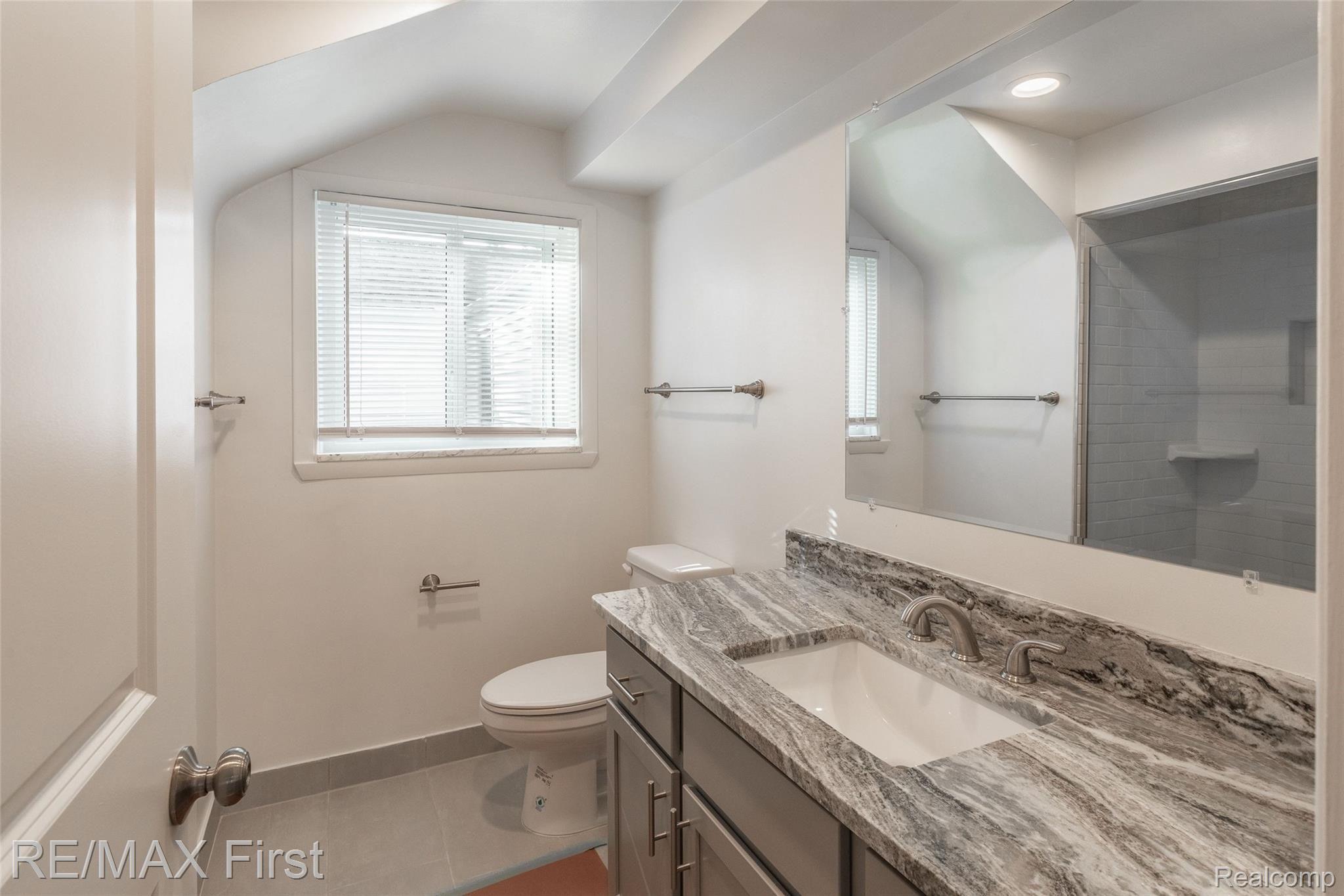1497 Roslyn Road Grosse Pointe, MI 48236 - Photo 20 of 26 -zdvAY5g.jpeg